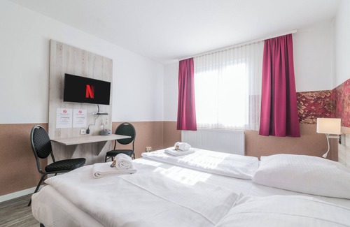 Berenbostel Hotel | Hotel Café Galerie