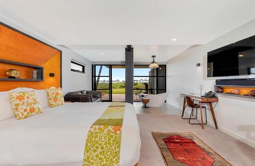 Tatachilla Hotel | Hotel California Road at Inkwell Wines