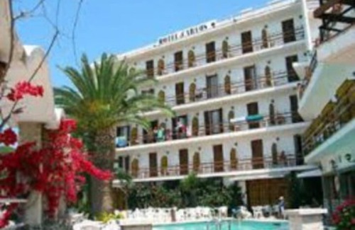 Canet de Mar Hotel | Hotel Carlos