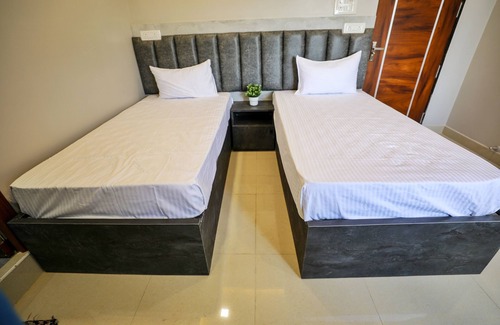 Kachiguda Hotel | Hotel Ceasta, Next US Consulate Hyderabad, Gachibowli