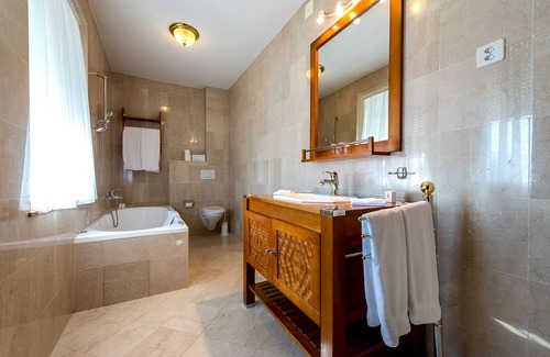 Les Eaux-Vives Hotel | Hotel Century
