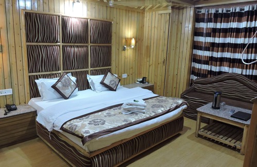 Shimla Hotel | Hotel Chaman Palace