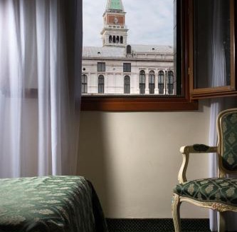 Castello Hotel | Hotel Commercio & Pellegrino