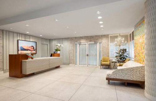 Mid Beach Hotel | Hotel Continental Miami Beach, Tapestry Collection by Hilton