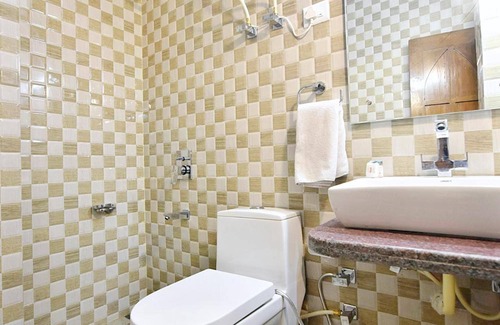 New Manali Hotel | Hotel Crystal