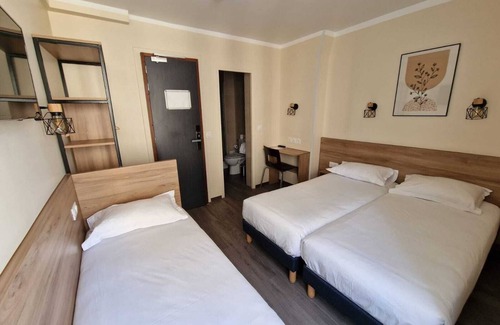 Levallois-Perret Hotel | Hotel D'Anjou