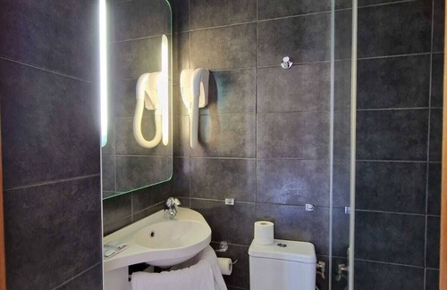 Levallois-Perret Hotel | Hotel D'Anjou