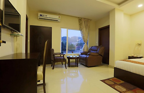 Ganeshguri Hotel | Hotel D Courtyard