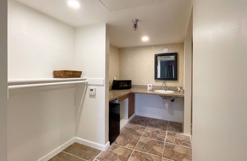 Guasti Hotel | Hotel d’Lins Ontario Airport