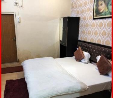 Varanasi Hotel | HOTEL D-S - RESIDENCY - Near Kasi Vishwanath Temple #Fully Air Conditioning -Free Wifi -Parking -Room Service #Best Hotel In Varanasi