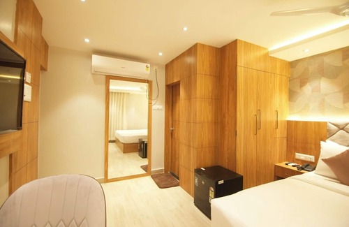 Chinar Park Hotel | Hotel DC Star Kolkata