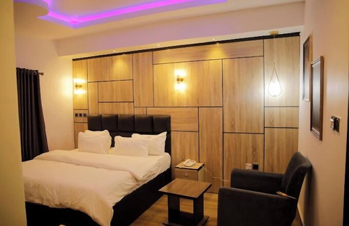 Benin City Hotel | Hotel De Felona