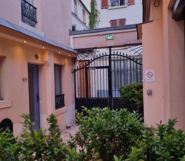 Quartier Saint-Ambroise Apartamento | Hotel De L'Horloge