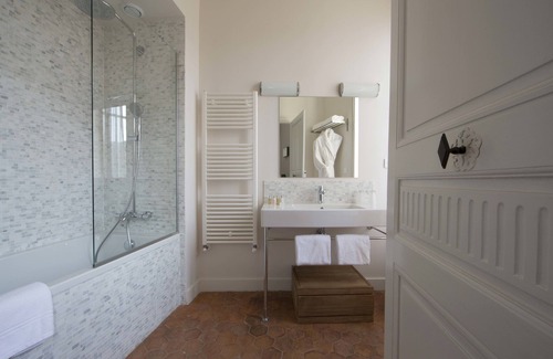 Tournon-sur-Rhone Hotel | Hotel de la Villeon