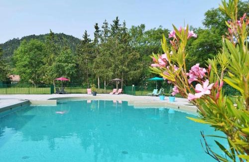 Ceyrat Otro | Hotel De Plein Air Le Chanset