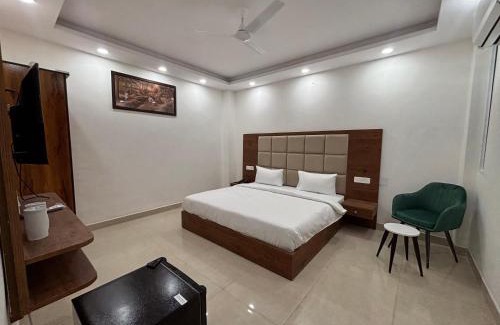 Faridabad Casa | Hotel Deciduous