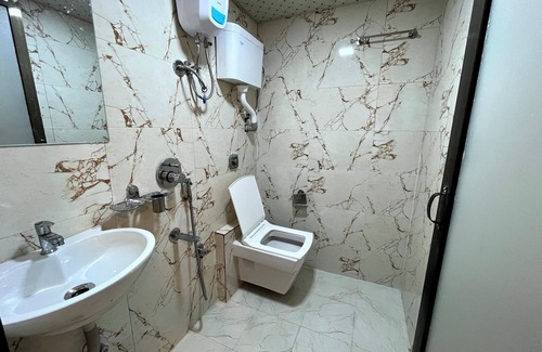 Goregaon West Hotel | Hotel Delmond Prime