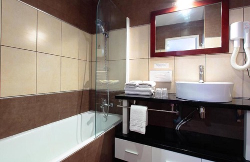 Greoux-les-Bains Hotel | Hotel des Colonnes