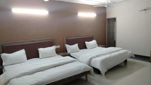 Chandigarh Hotel | HOTEL DHANUA PALACE