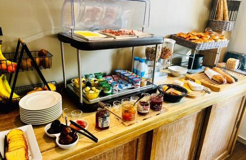 Puteaux Hotel | Hotel Douglas