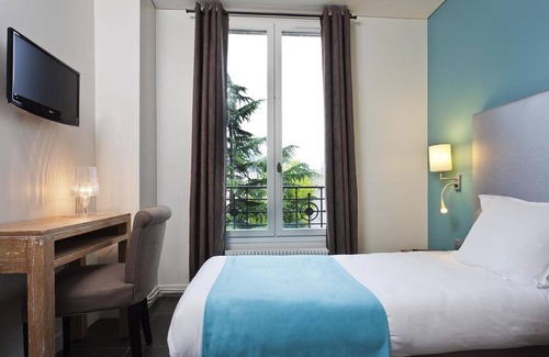 Puteaux Hotel | Hotel Douglas