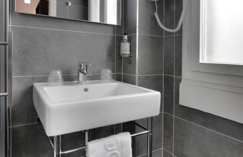 Puteaux Hotel | Hotel Douglas