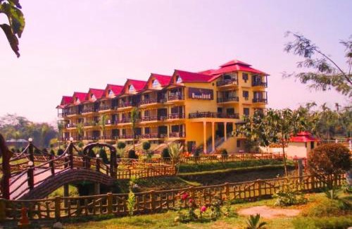 Lataguri Complejo | Hotel Dream With Swimming Pool Facility In Lataguri