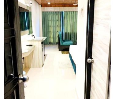 Lataguri Complejo | Hotel Dream With Swimming Pool Facility In Lataguri