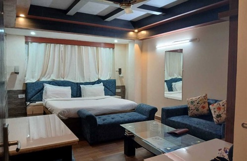 The Mall Road Hotel | Hotel Drive Inn Mussoorie