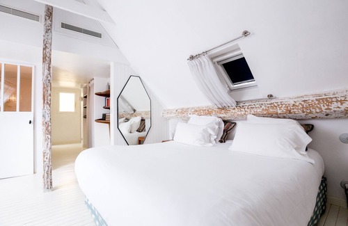 Quartier de Rochechouart Hotel | Hotel du Temps Paris