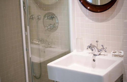Quartier de Rochechouart Hotel | Hotel du Temps Paris