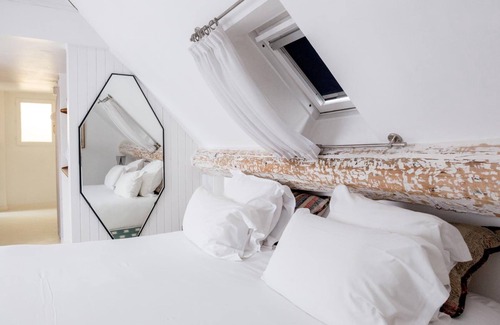 Quartier de Rochechouart Hotel | Hotel du Temps Paris