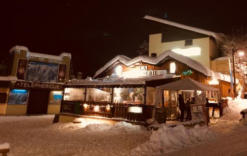 Saint-Etienne-de-Tinee Hotel | Hotel Edelweiss