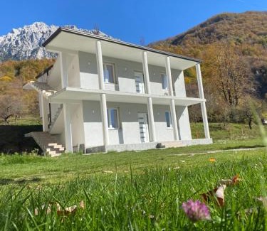 Theth Otro | Hotel Elvis Blini Theth