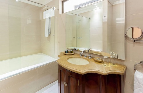 Quinta Paredes Hotel | Hotel Embassy Park