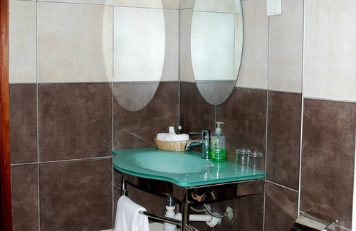 Westlands Hotel | Hotel Emerald