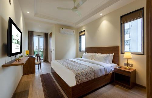 DLF Phase 5 Casa | Hotel Exotica Avenue - Business-Friendly Stay, Golf Course Road, Cyberhub, One Horizon Center & Metro