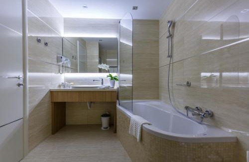 Znjan Hotel | Hotel Fanat