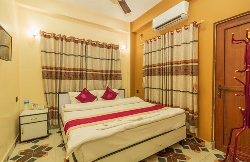 Sauraha Hotel | Hotel Flycatcher