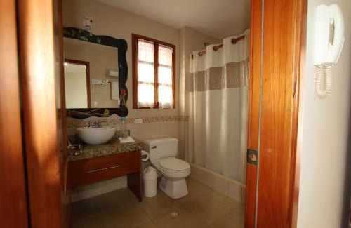 Bahía de la Academia Hotel | Hotel Galapagos Suites B&B