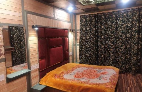 Vasant Kunj Hotel | Hotel GALXY NEAR AIRPORT T1 T2 T3