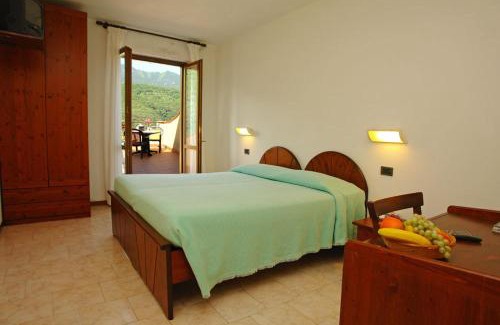 Tignale Hotel | Hotel Garnì Al Poggio
