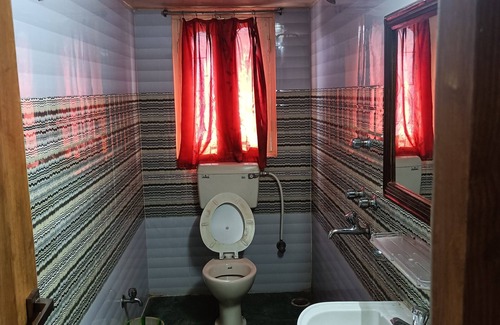Silchar Hotel | HOTEL GEETANJALI BY ROH
