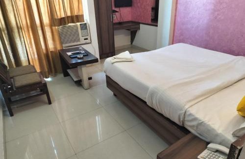 Mohangarh Hotel | Hotel Global inn -1 KM From Railway Station - Lift Food And Free Parking