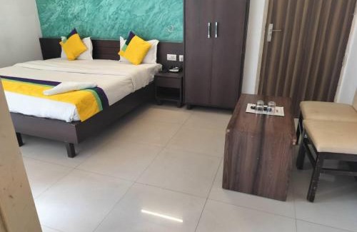 Mohangarh Hotel | Hotel Global inn -1 KM From Railway Station - Lift Food And Free Parking