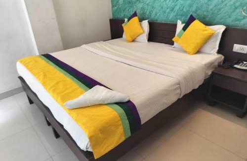 Mohangarh Hotel | Hotel Global inn -1 KM From Railway Station - Lift Food And Free Parking