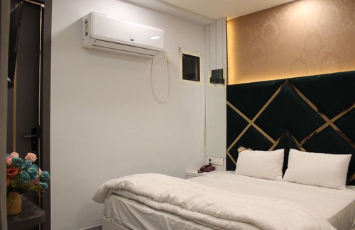 Kanpur Hotel | Hotel Gold Stone