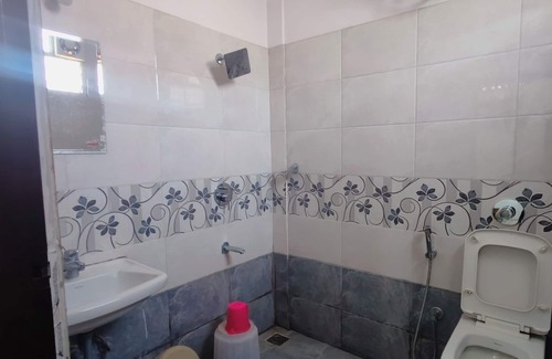 Vijaya Nagar Cabina | Hotel Golden Arch