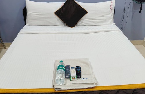 Vijaya Nagar Cabina | Hotel Golden Arch