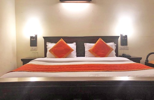 Amer Fort Road Hotel | Hotel Golden Ram Vilas